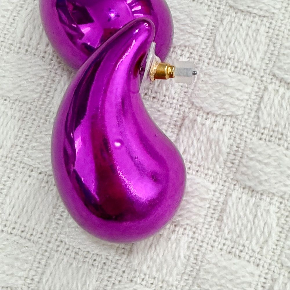 8 Other Reasons Droplet Teardrop Shaped Earrings in Metallic Pink - Picture 7 of 8